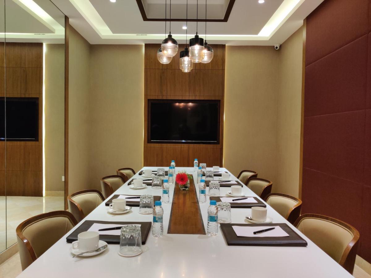The Imperial Palace Rajkot Eksteriør bilde