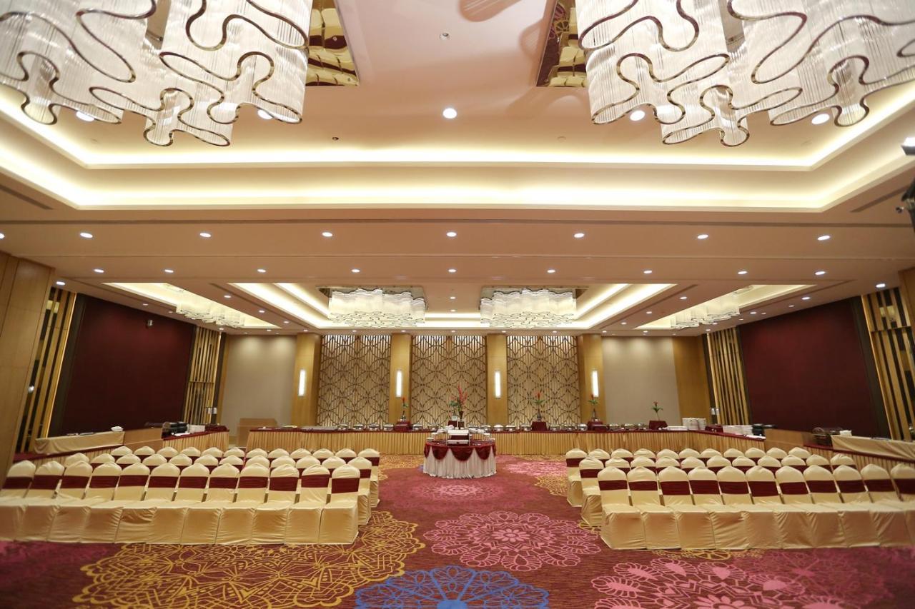 The Imperial Palace Rajkot Eksteriør bilde